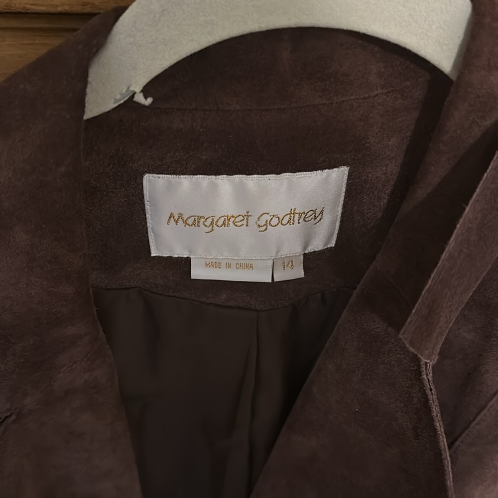 Margaret Godfrey. Womenβs Chocolate Suede Blazer - Picture 4 of 8